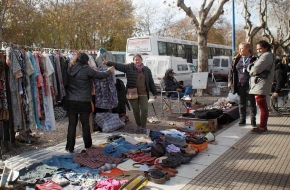 Plaza Rocha: comerciantes aseguran que "están vendiendo lo que no se debe"