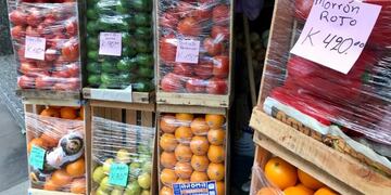 Verdulerías porteñas y bonaerenses sufren el sideral aumento del tomate\u002E (Clarín)