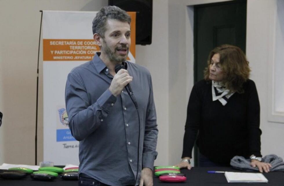 El ministro Gorbacz entregó nuevos pares de anteojos a niños y adolescentes