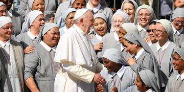TOPSHOT - Pope Francis his greeted by nuns during his weekly general audience in the Vatican's Saint Peter square on September 25, 2019\u002E (Photo by Alberto PIZZOLI / AFP)