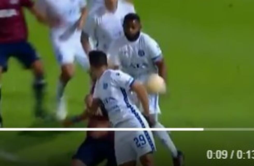 Era mano del Morro García y el árbitro ignoró el penal para Talleres