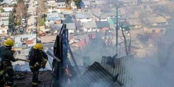 Incendio en San Martín de los Andes: más de 20 personas se quedaron sin hogar (Gentileza)