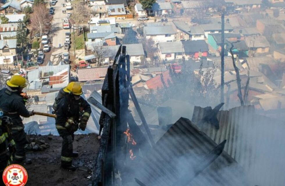Incendio en San Martín de los Andes: más de 20 personas se quedaron sin hogar