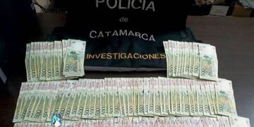 Recuperaron un bolso con 80 mil pesos que se habían olvidado en un restaurante (Foto: Policía de Catamarca)