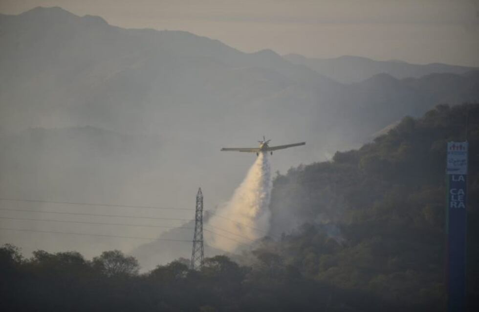 Sigue activo el foco de incendio en La Calera