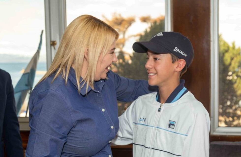 La gobernadora recibió a joven tenista que competirá representando a TDF en Buenos Aires y en Bolivia