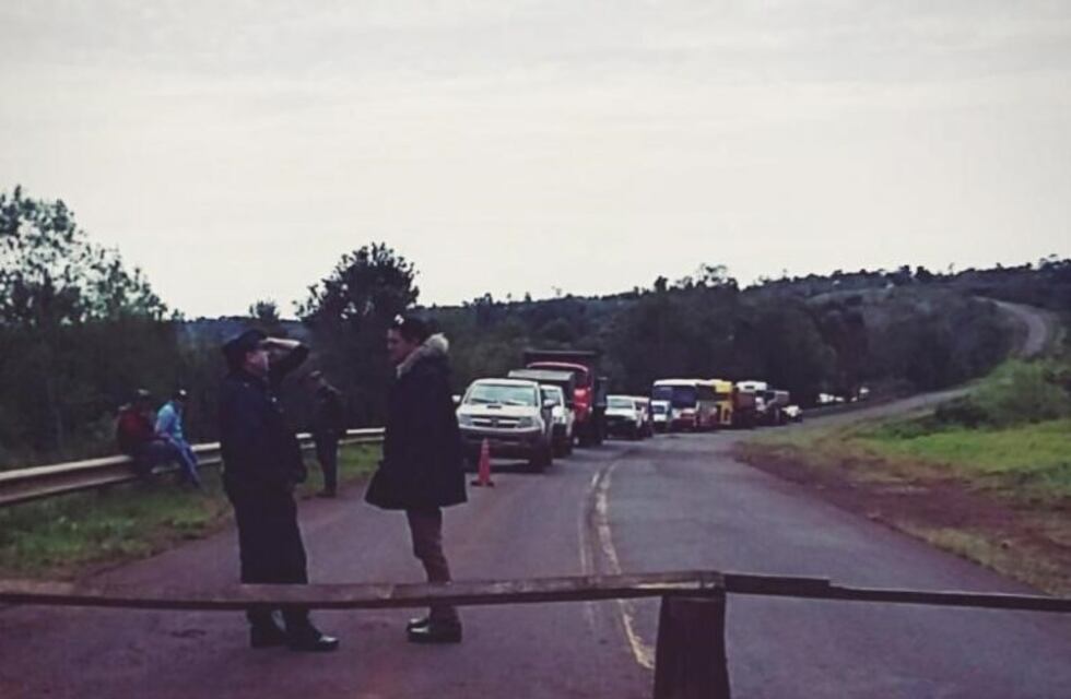 Pozo Azul: vecinos cortan la ruta 20 ante la falta de respuesta por obras de infraestructura