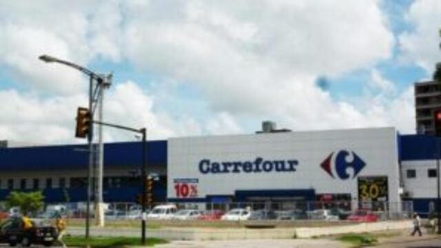Carrefour y Jumbo amenazan con despidos