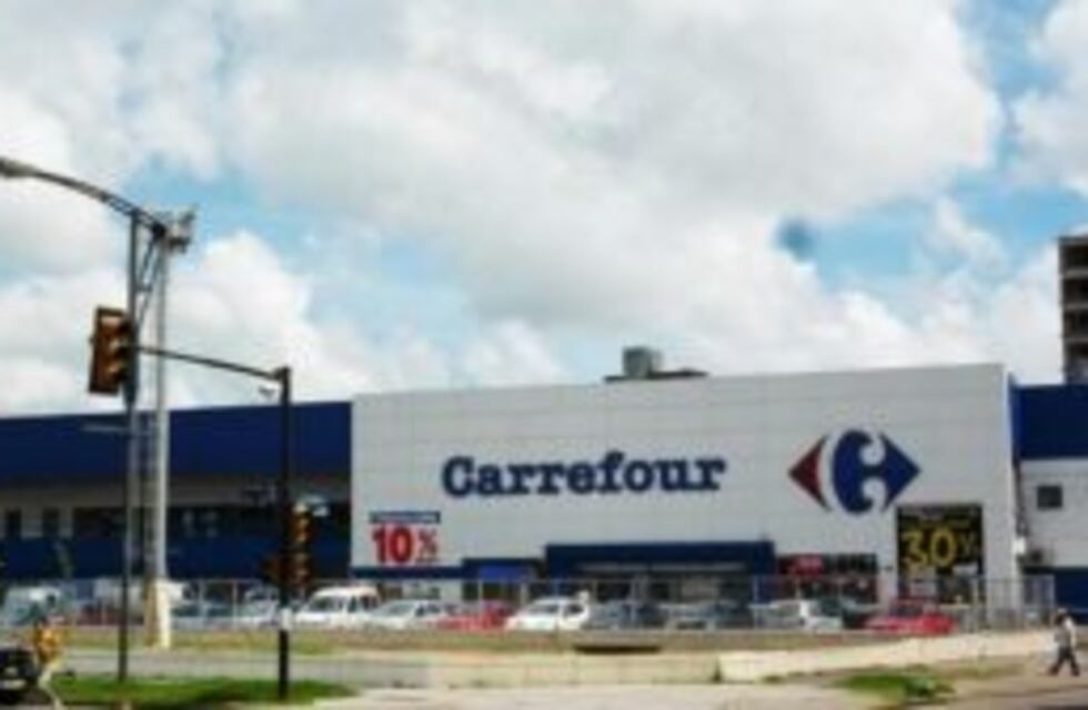 Denuncian que los súper que abrirán este domingo amenazan con despidos