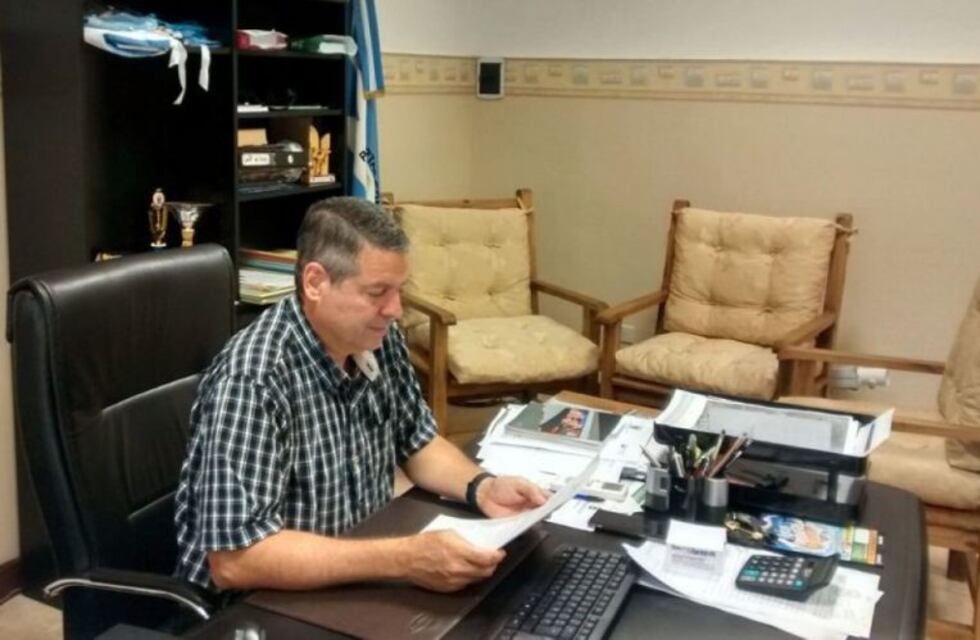 Concejales suspenden a Intendente y este se atrinchera en su despacho