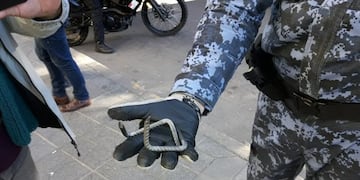 El tenso cruce entre los choferes que trabajan y los que siguen de paro\u002E