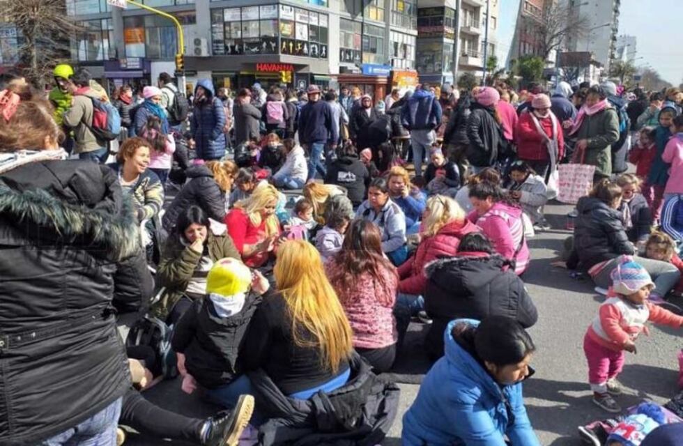 Realizaron múltiples cortes en el centro de Mar del Plata por "medidas urgentes en materia social"