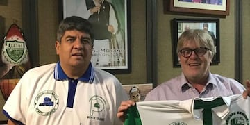 El Papa le mandó remeras bendecidas de Camioneros a Pablo Moyano