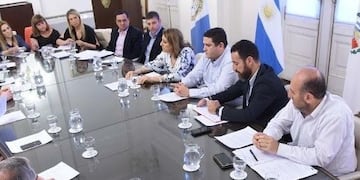 Mónica Fein se reunió con concejales en el Palacio de Los Leones\u002E (Municipalidad de Rosario)
