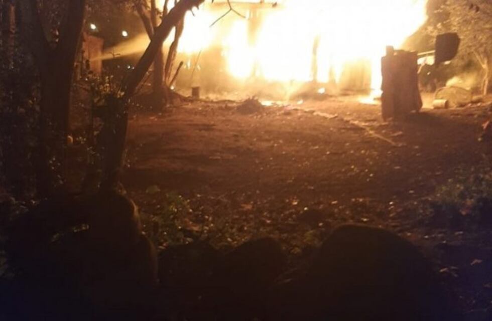 Investigan las causas de un incendió que consumió una vivienda en Oberá