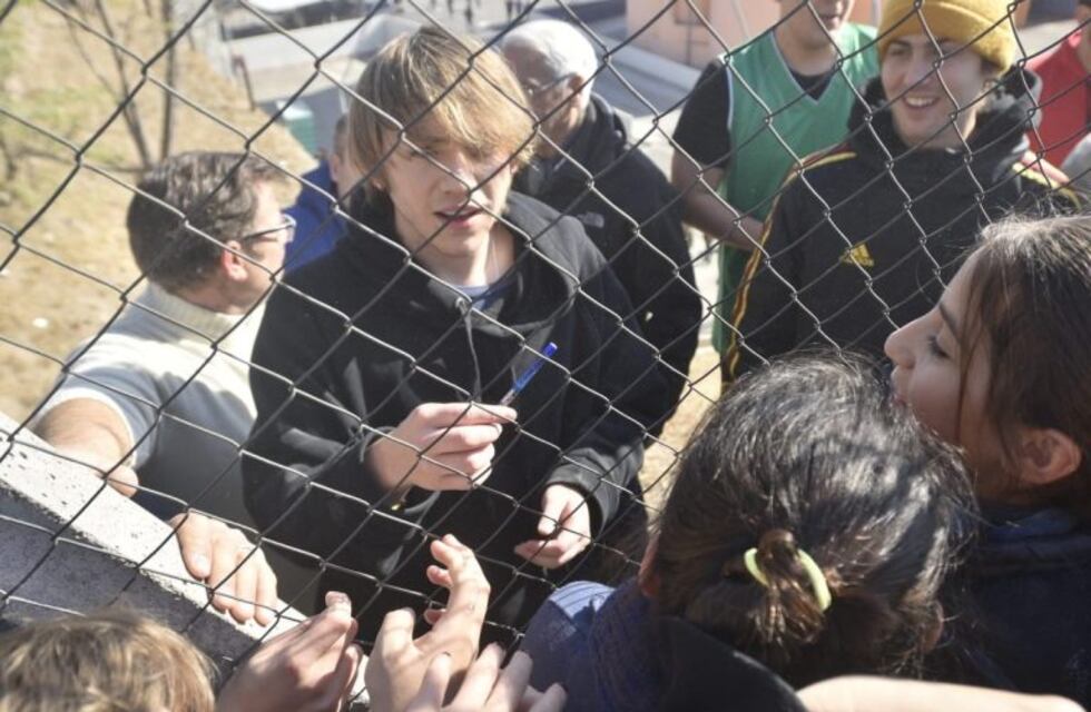 Paulo Londra agradeció a los fans que fueron a saludarlo y contó un blooper: "ríanse poquito"