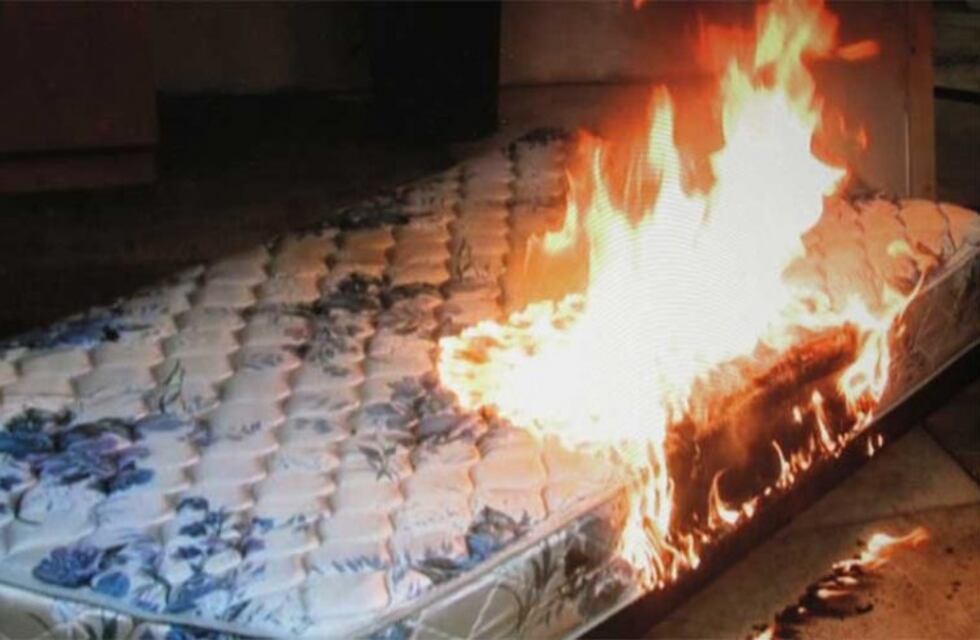 Estaba jugando, incendió un colchón y se quemó el 80% de su cuerpo