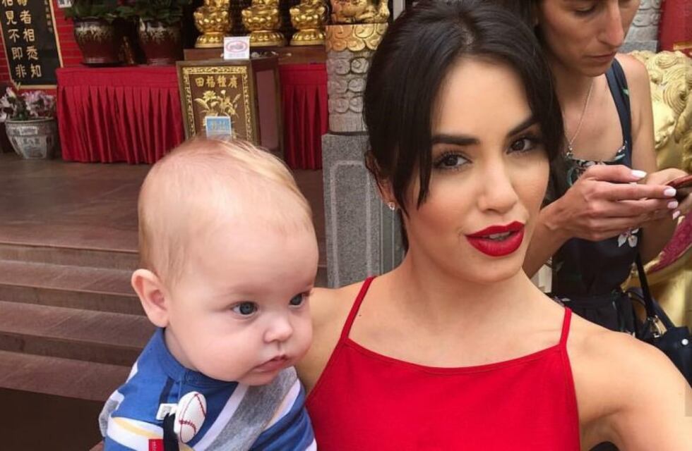Ternura total: la foto de Lali Espósito dándole de comer a Mirko