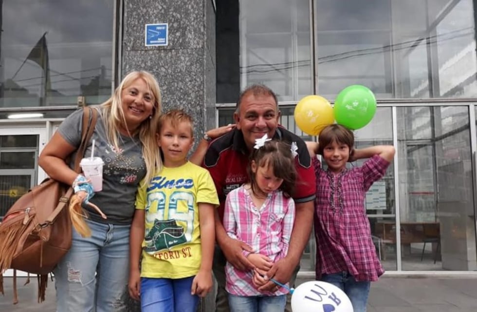 Una familia carlospacense adoptó a tres niños extranjeros