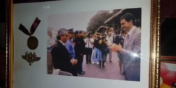 Un policía salteño vendió sus medallas de oro para poder subsistir (Facebook UVC Canal 10)