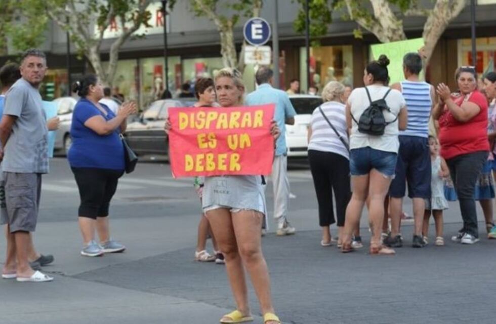 Marcharon en defensa de un policía imputado por balear a un presunto ladrón de 18 años