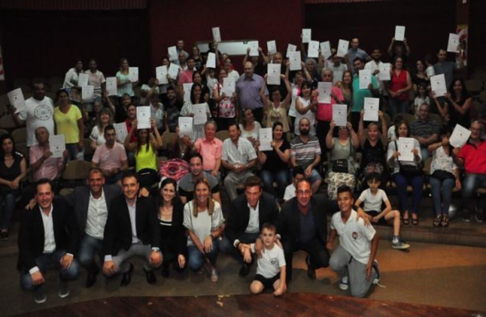 Entregaron escrituras a 29 familias de San Francisco