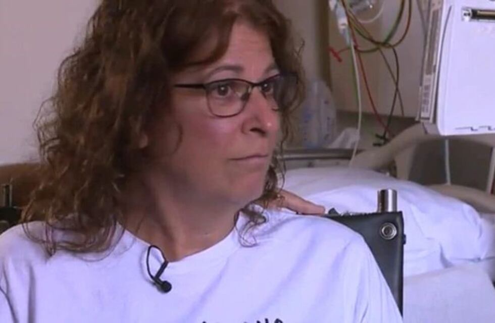 Perdió sus manos y piernas por una bacteria que le transmitió su perro