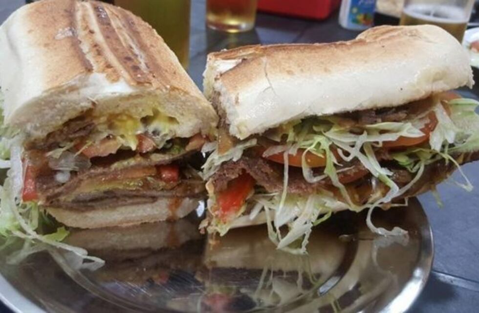 Se festeja el día del sánguche de milanesa en Tucumán