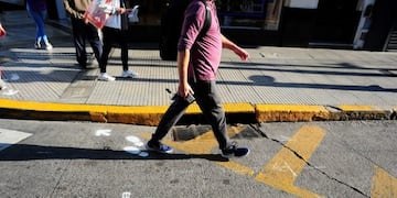 Nuevas zonas peatonales en la ciudad de Buenos Aires, inauguradas durante la cuarentena preventiva y obligatoria que rige por el coronavirus\u002E (Clarín)