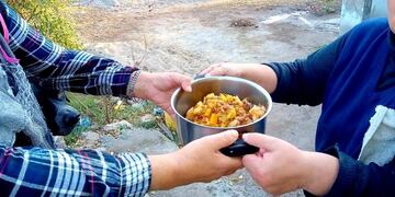 Nueva organización solidaria asiste a familias más necesitadas de tres barrios en Carlos Paz\u002E (Foto: gentileza Micaela Farías)\u002E