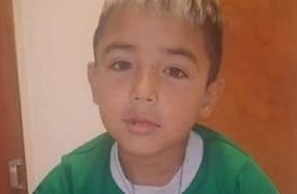 Niño marplatense tiene una rara enfermedad y su familia no puede pagar el tratamiento