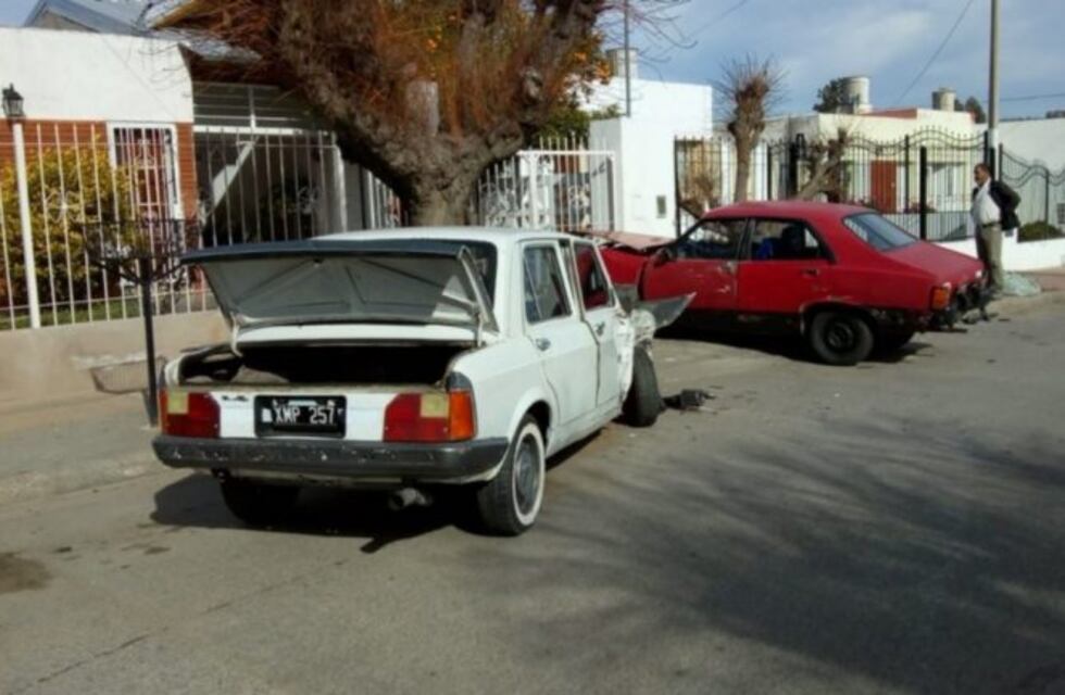 Iba a gran velocidad y chocó todo lo que había a su paso
