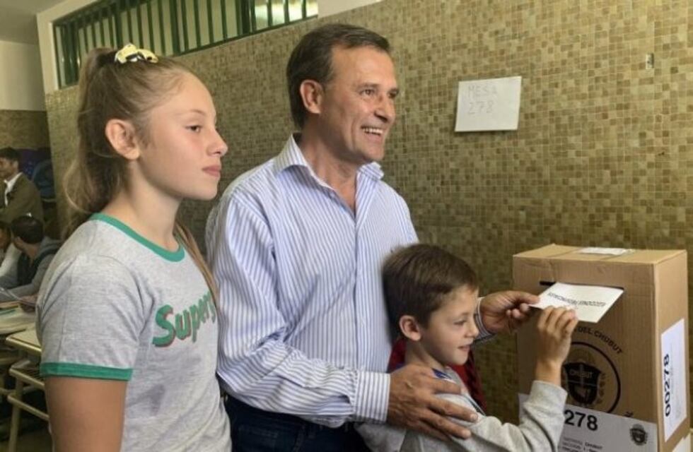 Mac Karthy emitió su votó y pidió mayor control en el cuarto oscuro