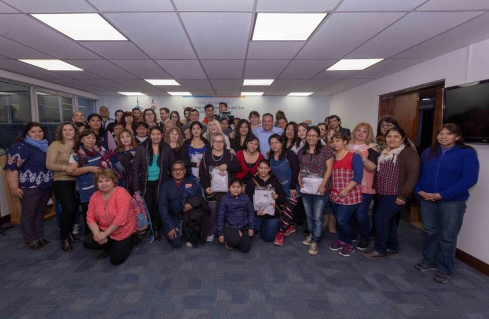 Bertone entregó 3000 prendas de trabajo a todo el personal POMyS de la Provincia