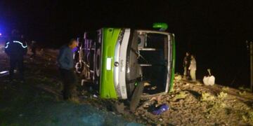 Vuelco de colectivo en Horcones