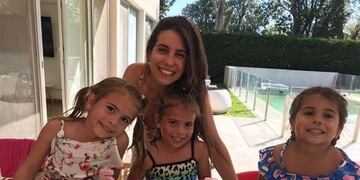 Cinthia Fernández y sus hijas