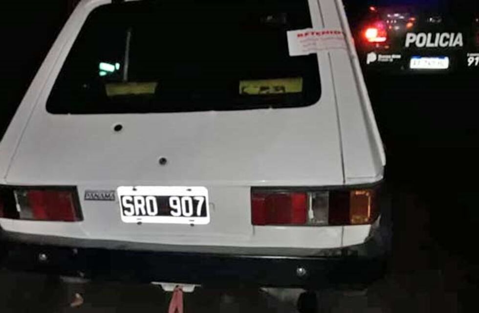 Se arrojó de un auto en movimiento en el Parque de Mayo