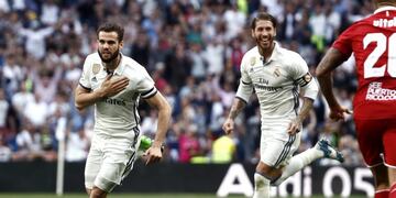 GRA407\u002E MADRID, 14/05/2017\u002E- Los defensas del Real Madrid, Nacho (i) y Sergio Ramos, celebran el primer gol del equipo madridista durante el encuentro correspondiente a la jornada 37 de primera divisiu00f3n, que disputan esta tarde frente al Sevilla en el estadio Santiago Bernabu00e9u, en Madrid\u002E EFE / Mariscal\u002E espau00f1a Sergio Ramos campeonato torneo liga espau00f1ola espau00f1ol futbol futbolistas partido real madrid sevilla
