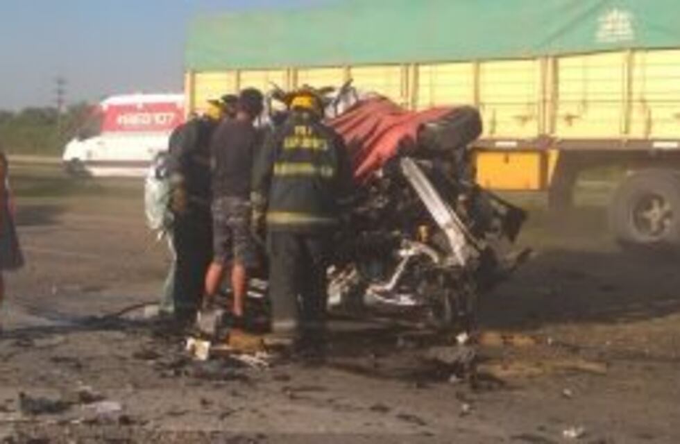 Al menos una persona falleció luego de un accidente sobre la autopista Rosario-Santa Fe