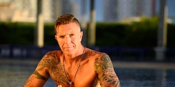 Fantino mostró sus tatuajes (Web)