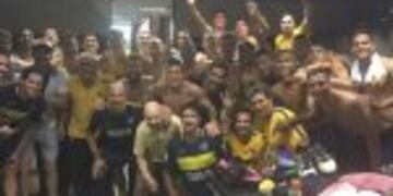 Festejo de Boca en vestuario luego de ganarle a River