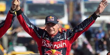 Qiddiya (Saudi Arabia), 17/01/2020\u002E- Spanish driver Carlos Sainz (Bahrain JCW X-Raid Team) celebrates on the podium his victory in the car category after the last stage of the Rally Dakar 2020 in Qiddiya, Saudi Arabia, 17 January 2020\u002E (Bahrein, Arabia Saudita) EFE/EPA/ANDRE PAIN