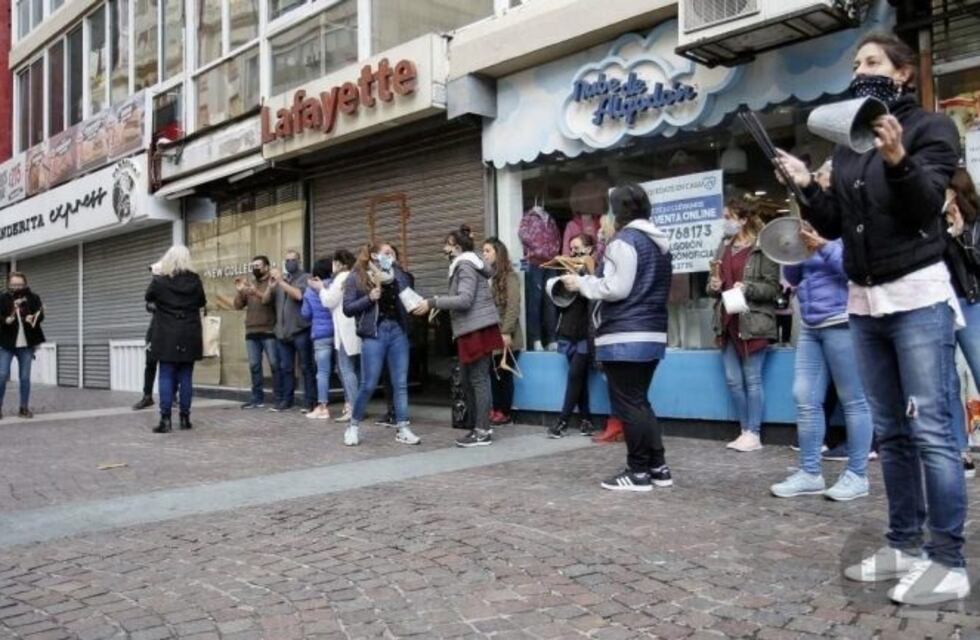 Comerciantes marplatenses hicieron sonar sus alarmas para que los dejen abrir