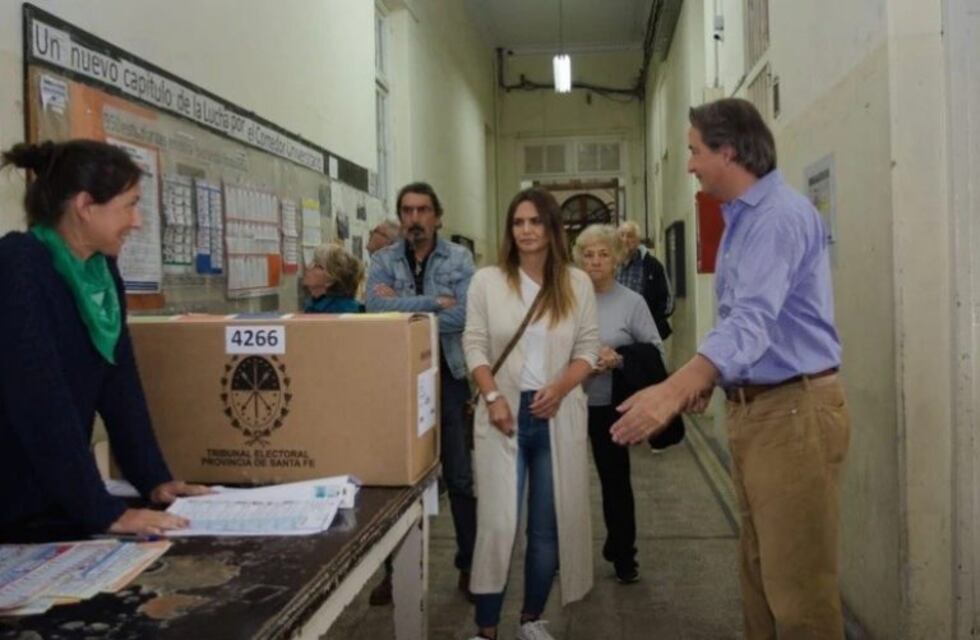 La presidenta de mesa donde votó Granata dijo que la foto fue idea de la precandidata