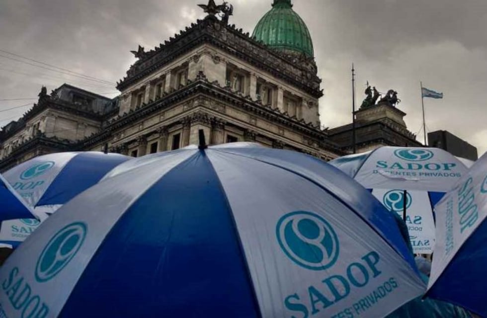 Los docentes privados ratifican el paro