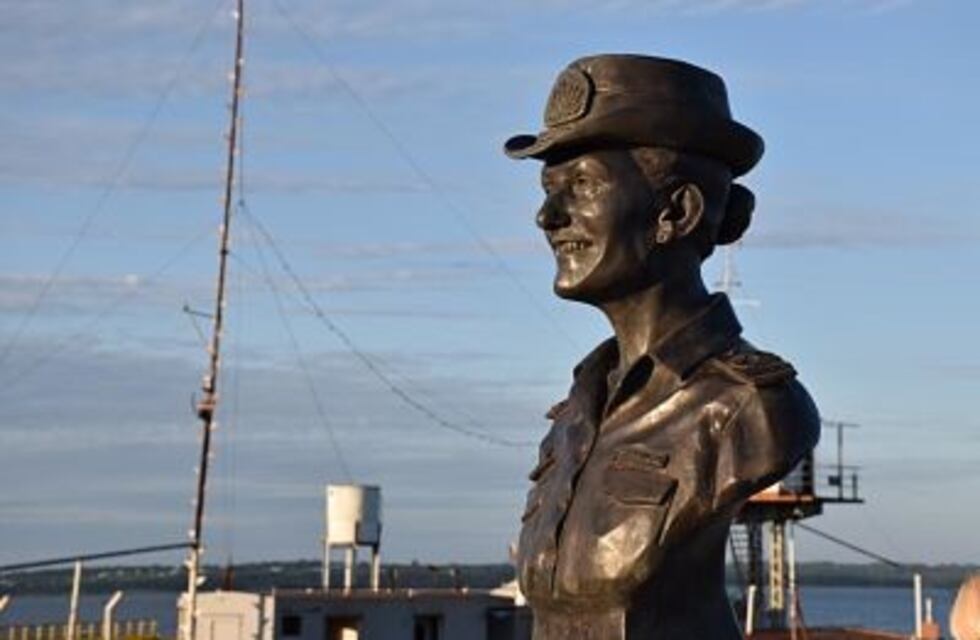 Escultura de Eliana Krawczyk fue colocada en el Puerto de Posadas