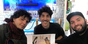 El productor y los actores de la obra \