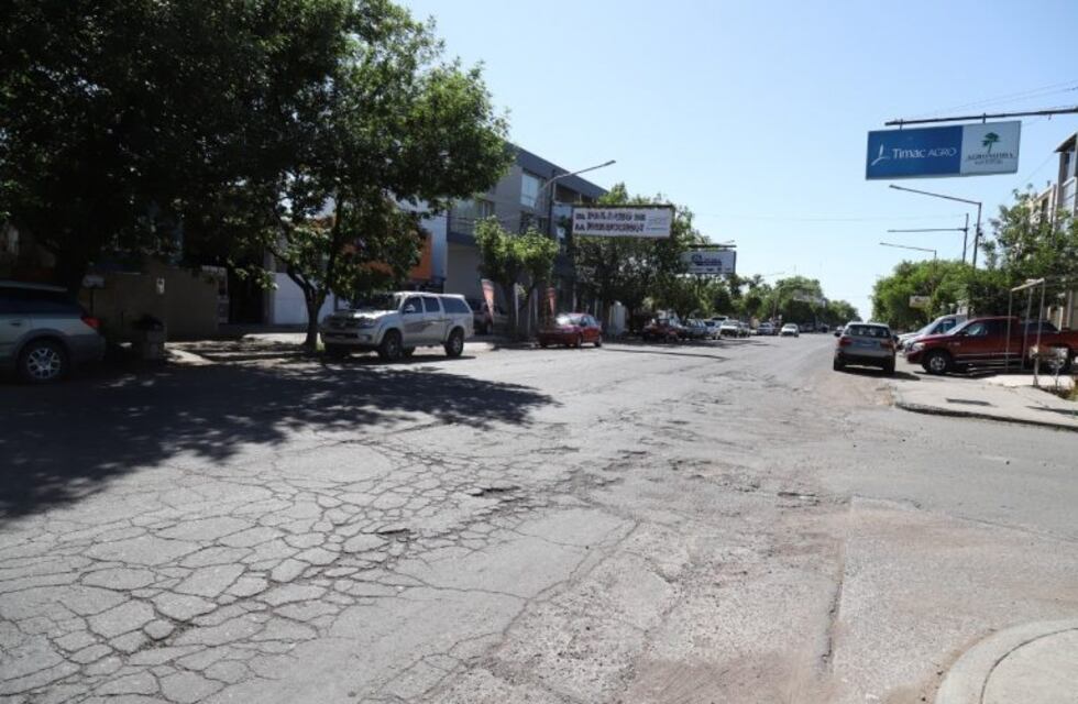 Por el estado calamitoso en que se encuentra, repavimentarán la avenida Sarmiento