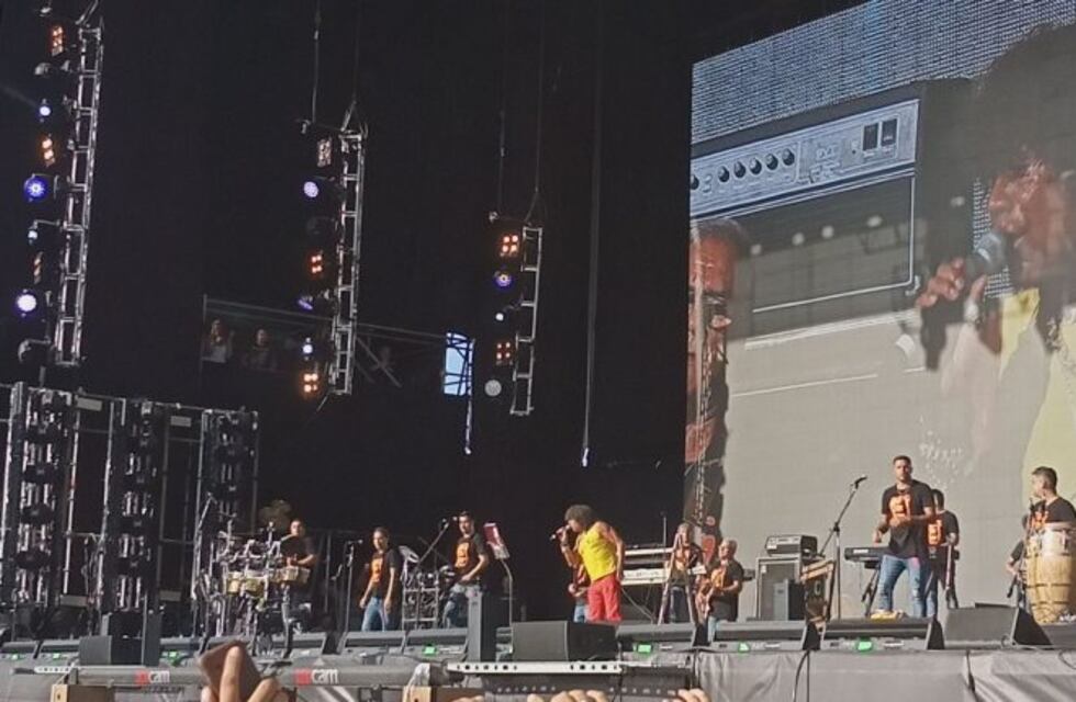 Video: el creador del Lollapalooza bailó al ritmo de Carlitos Jiménez