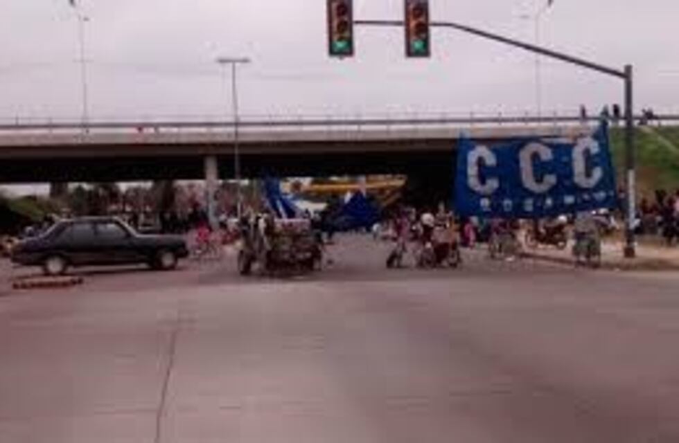 Tras una mañana repleta de marchas y piquetes, sólo quedaba un corte en zona oeste